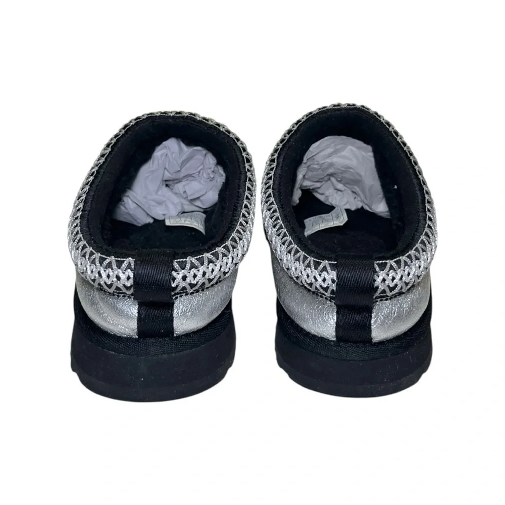 NEW UGG Unisex Kids Silver Slip-On Shoes Size 4